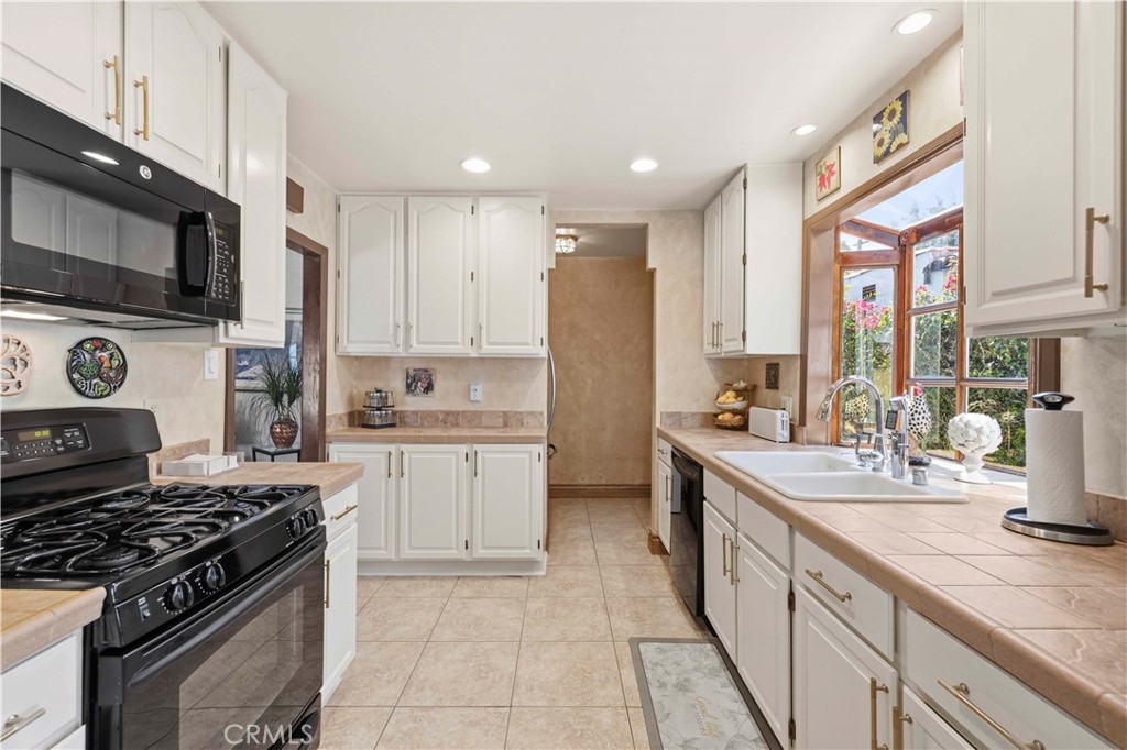 1130 Geneva Property Photo 15
