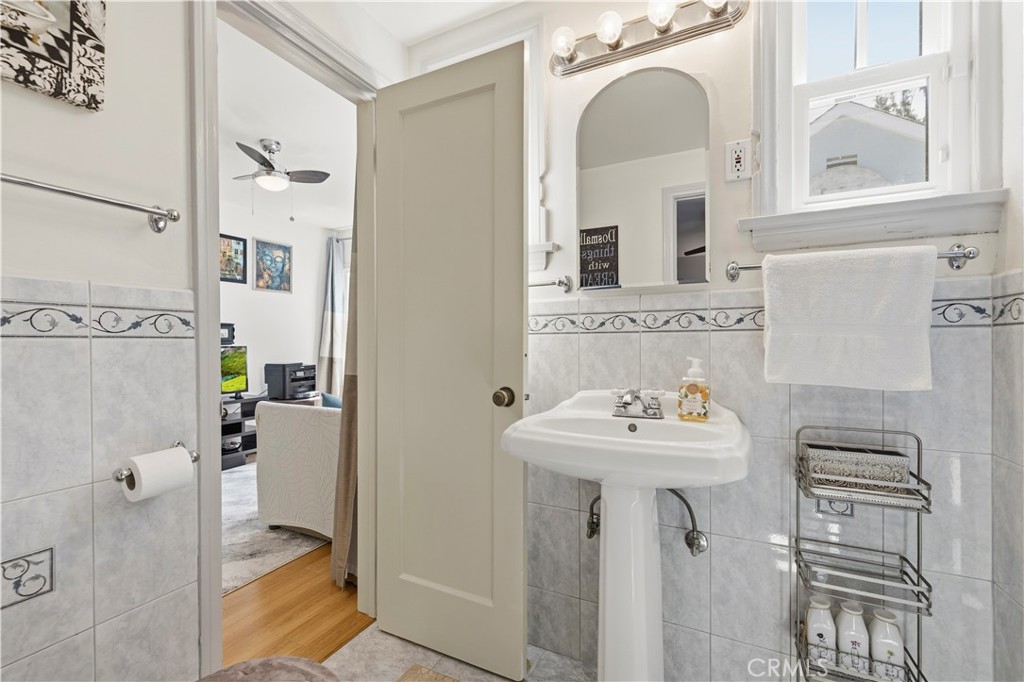 1130 Geneva Property Photo 21