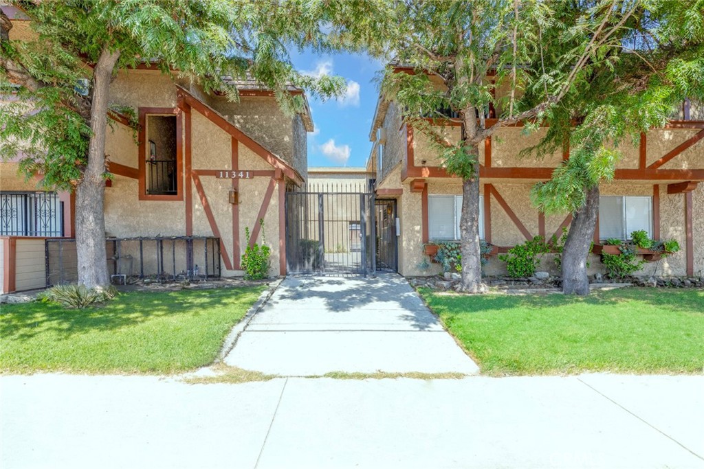 11341 Victory Boulevard Property Photo 1