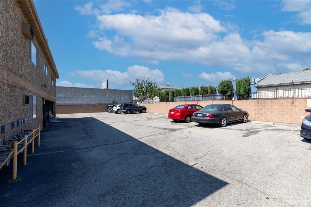 11341 Victory Boulevard Property Photo 13