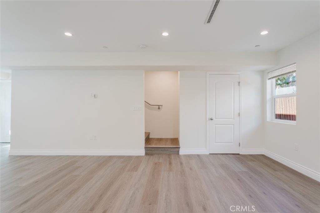 1909 Gardena Avenue Property Photo 6