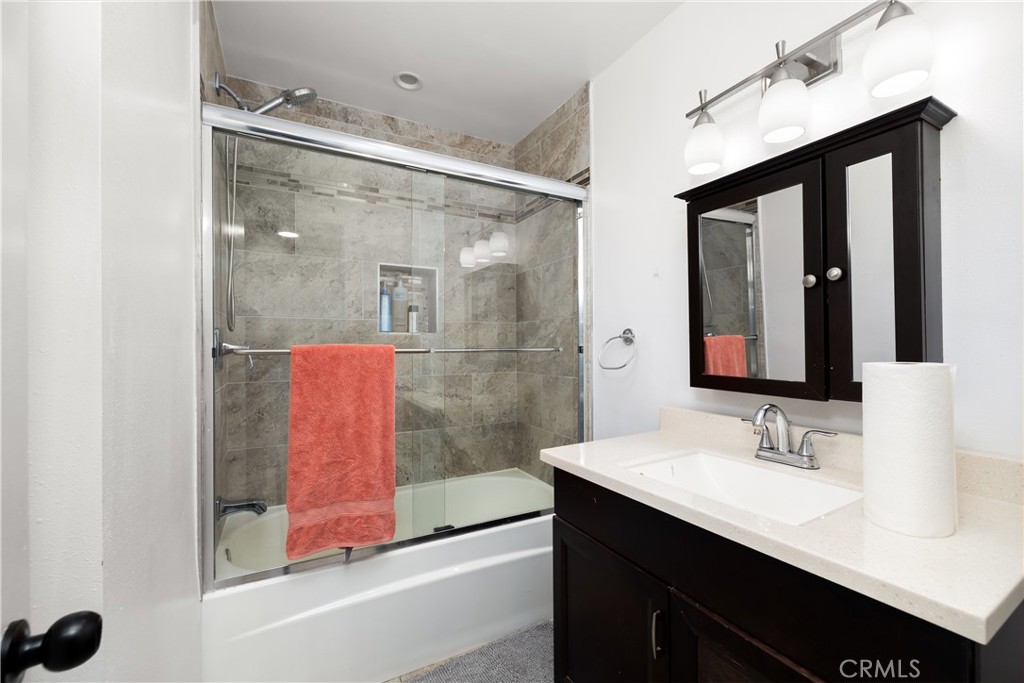 10757 Hortense 307 Property Photo 15