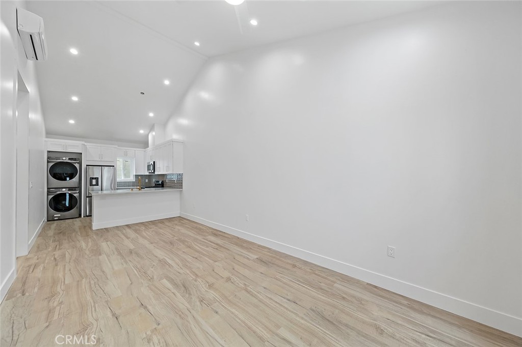 2618 Glendale Property Photo 2