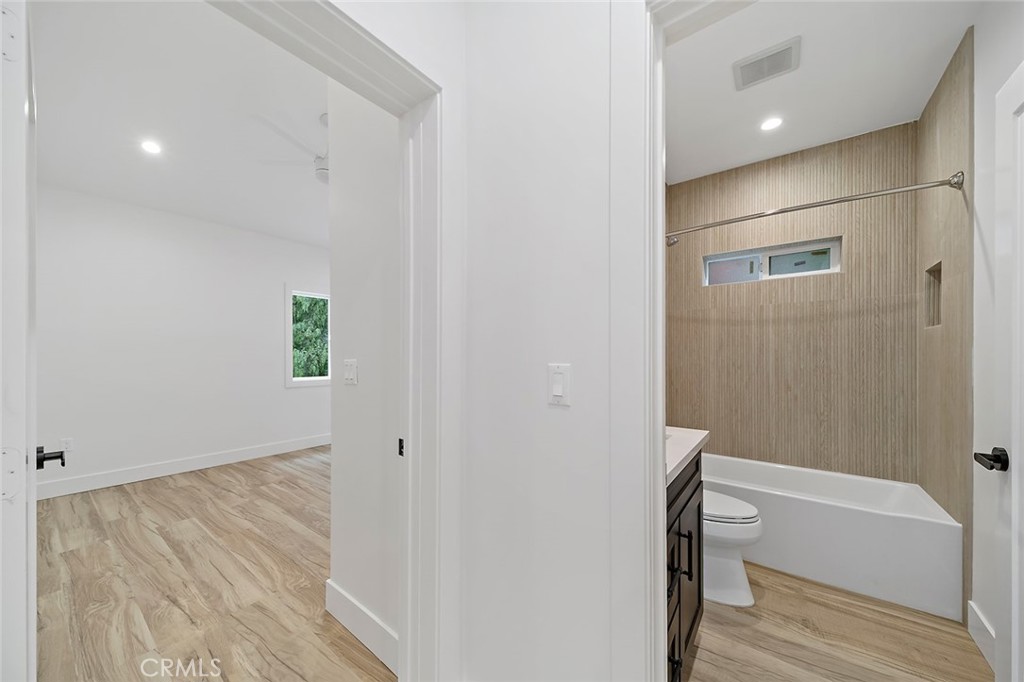 2618 Glendale Property Photo 11