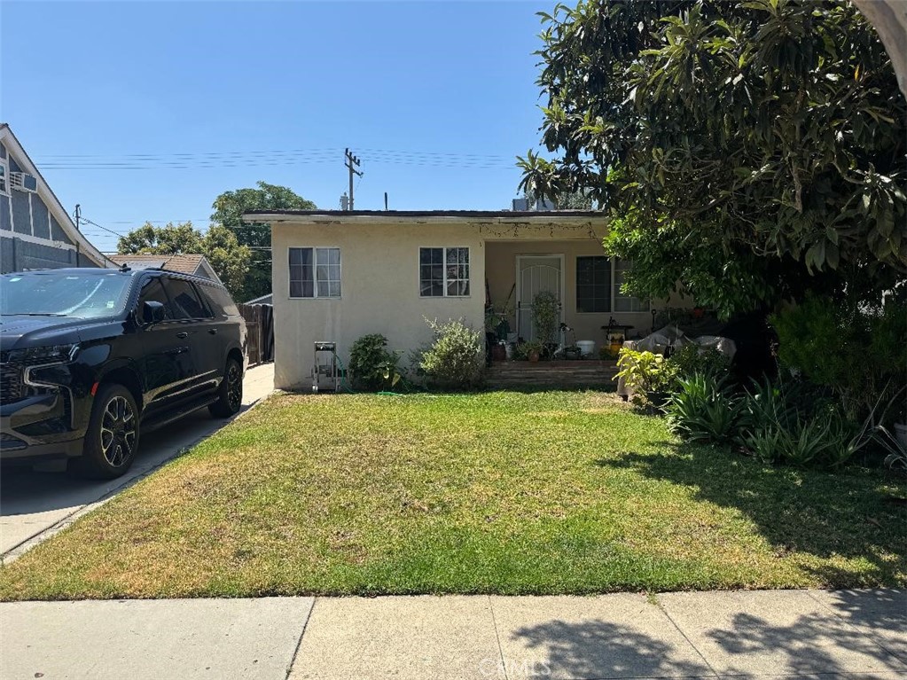 638 Salem Street Property Photo 1