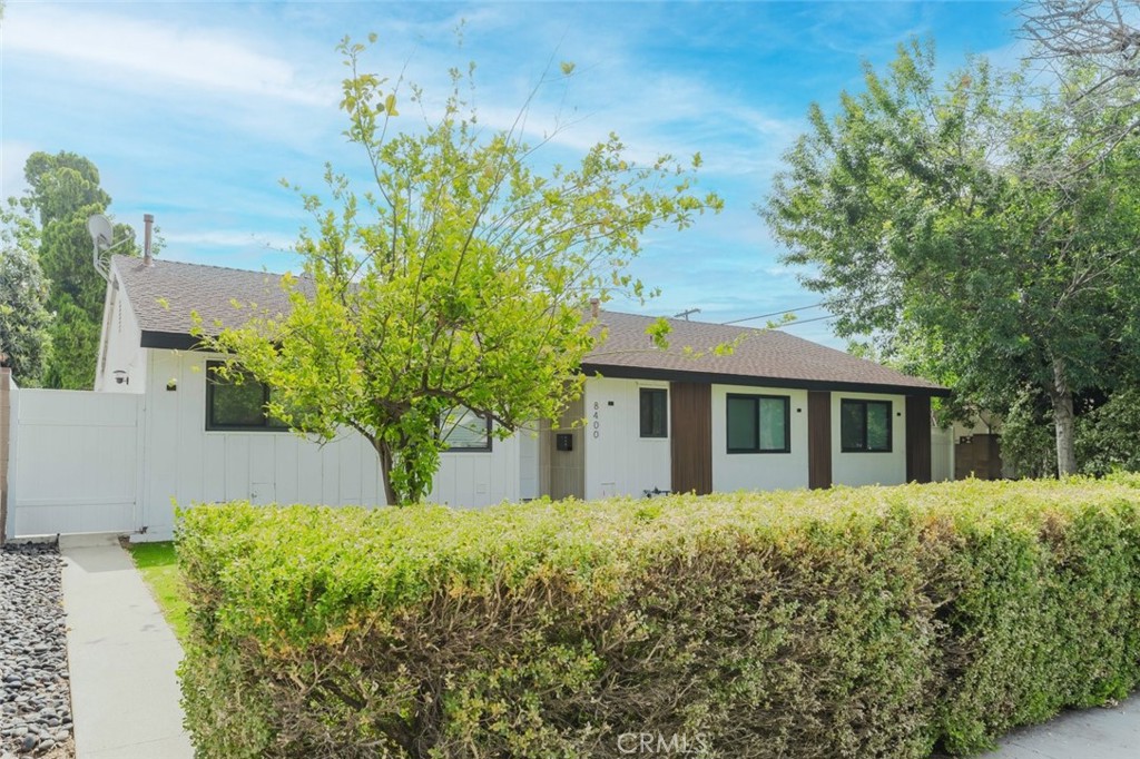 8400 Chimineas Property Photo 2