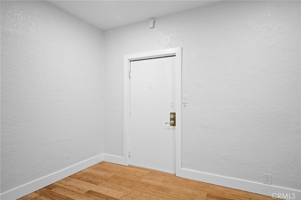 131 S Jackson Street 103 Property Photo 4