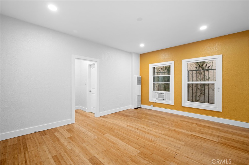 131 S Jackson Street 103 Property Photo 5