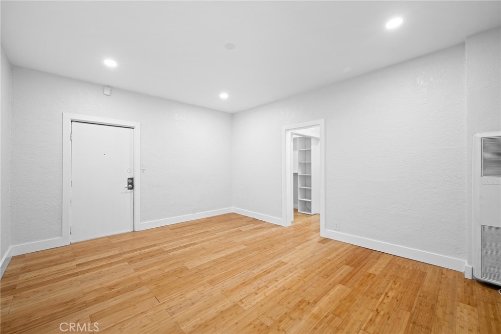 131 S Jackson Street 103 Property Photo 6