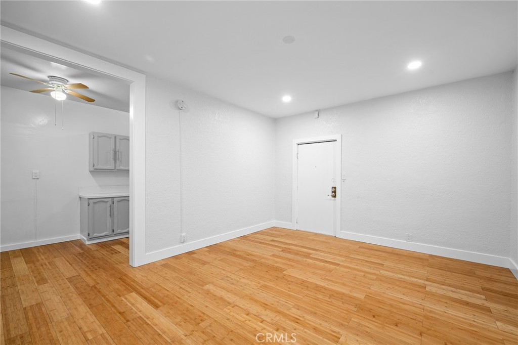 131 S Jackson Street 103 Property Photo 7