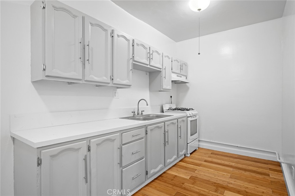 131 S Jackson Street 103 Property Photo 10