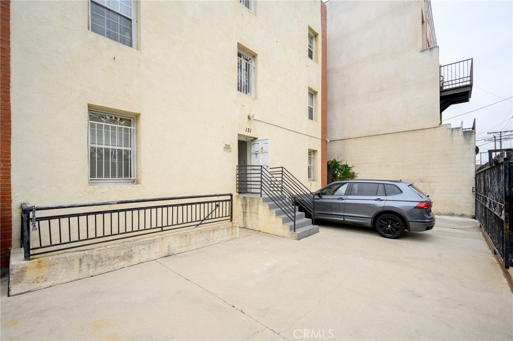 131 S Jackson Street 103 Property Photo 14