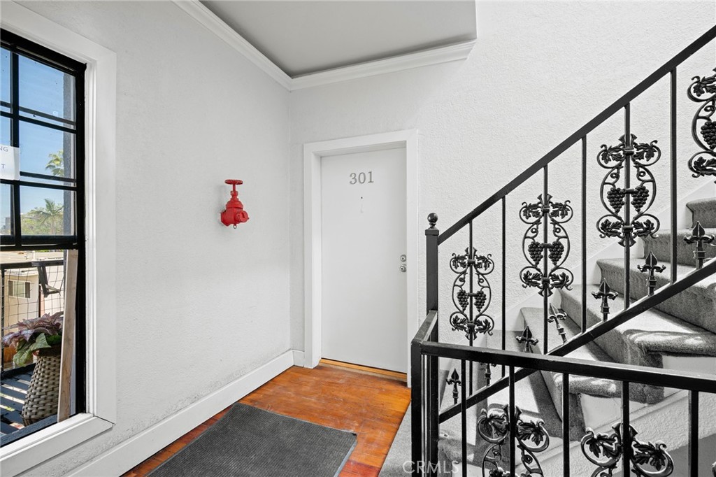 131 S Jackson Street 301 Property Photo 3