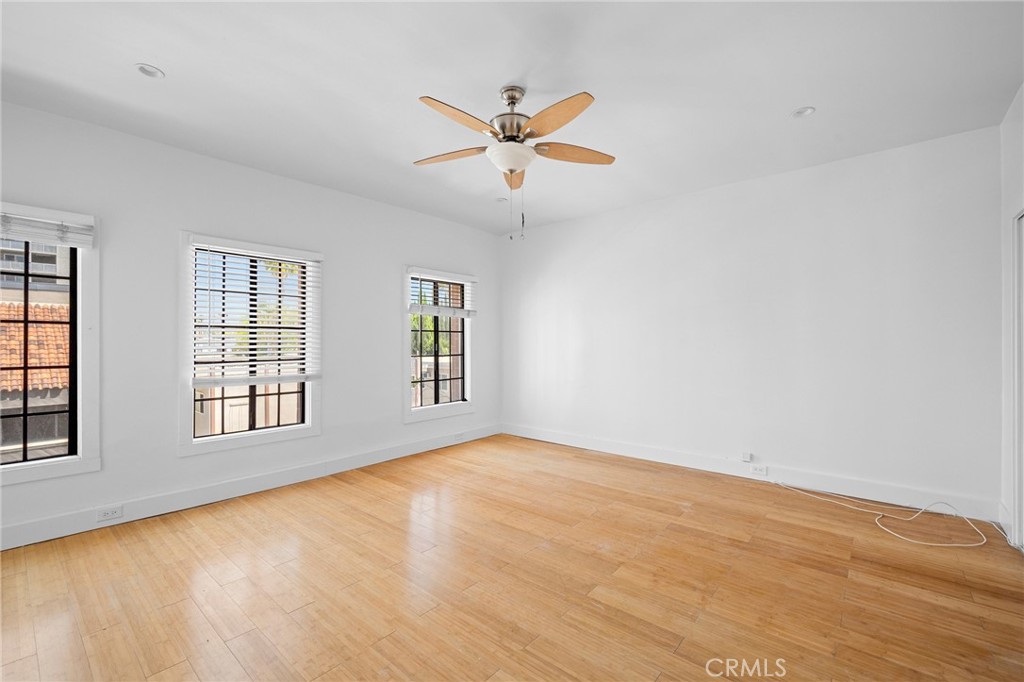 131 S Jackson Street 301 Property Photo 6