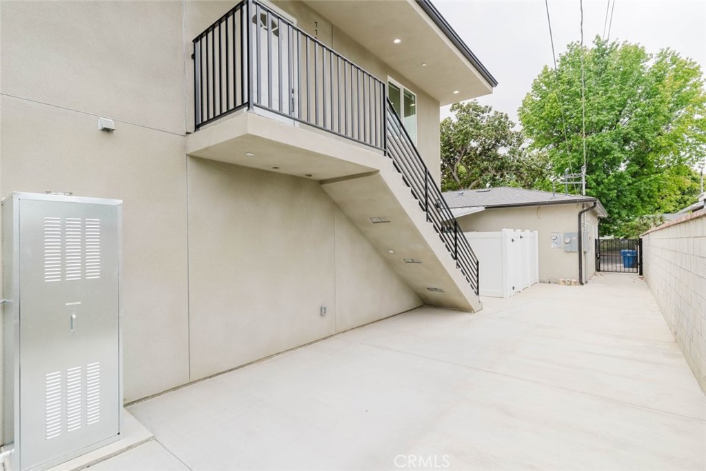 7732 Etiwanda 1/2 Property Photo 2