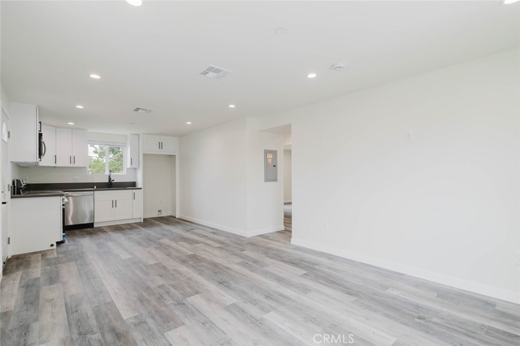 7732 Etiwanda 1/2 Property Photo 3