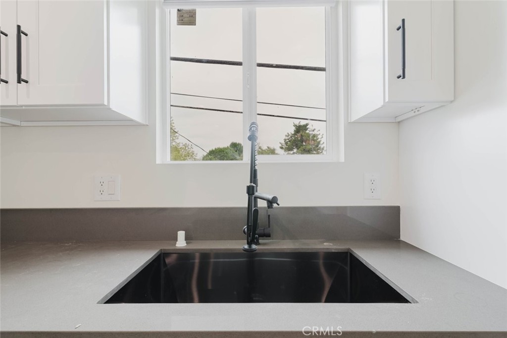 7732 Etiwanda 1/2 Property Photo 8