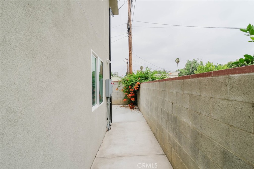 7732 Etiwanda 1/2 Property Photo 20