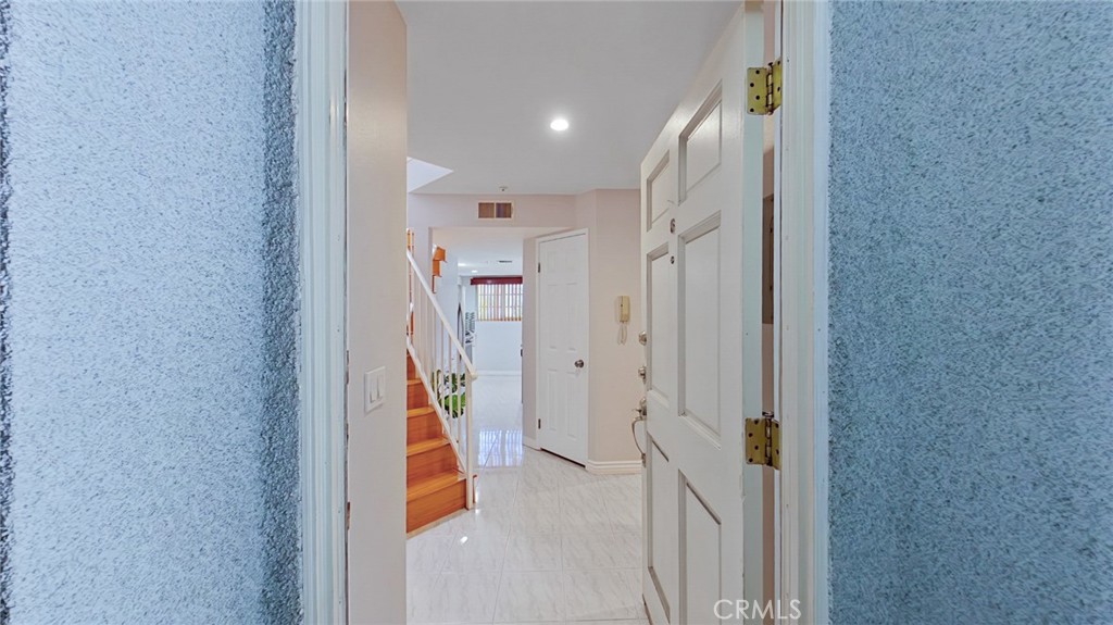 522 W Stocker 6 Property Photo 11