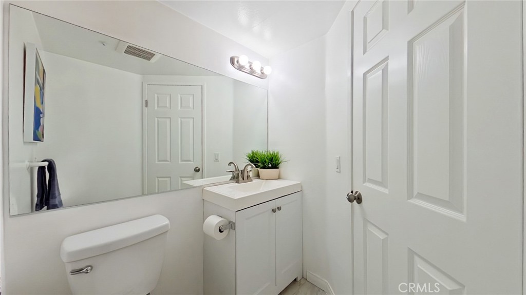 522 W Stocker 6 Property Photo 21