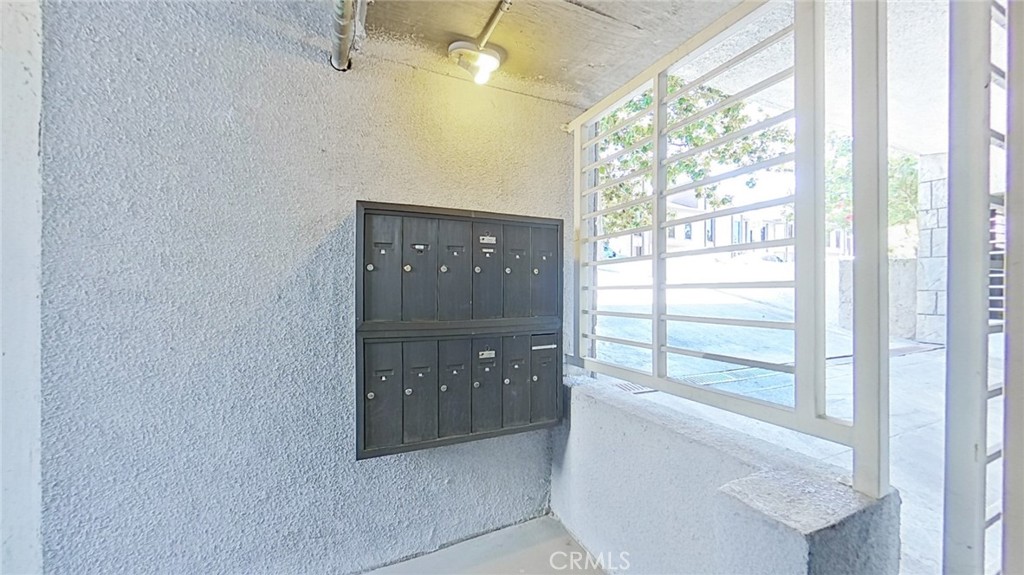 522 W Stocker 6 Property Photo 37
