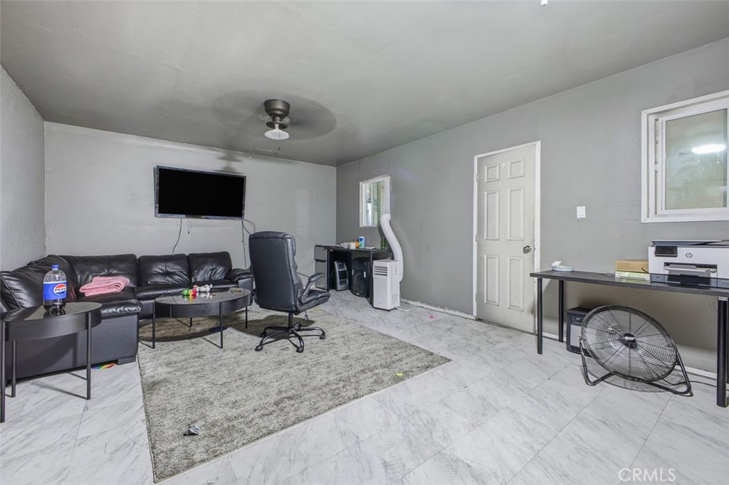 818 828 E Manchester Avenue Property Photo 15