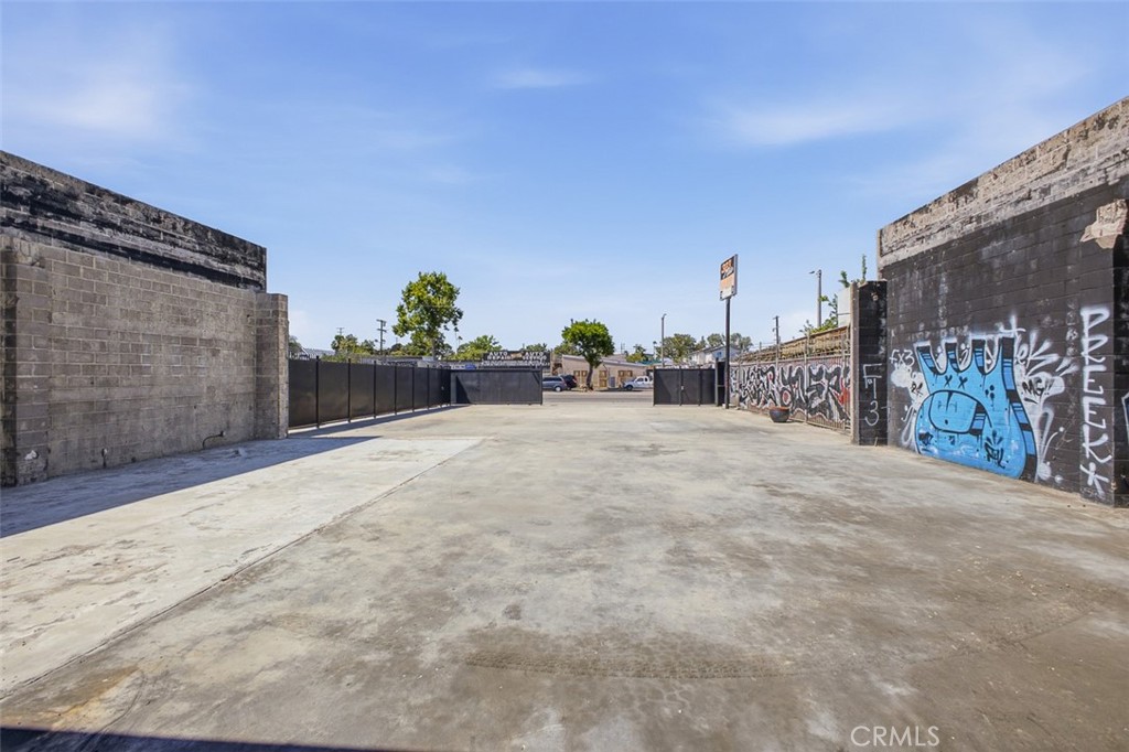 818 828 E Manchester Avenue Property Photo 21