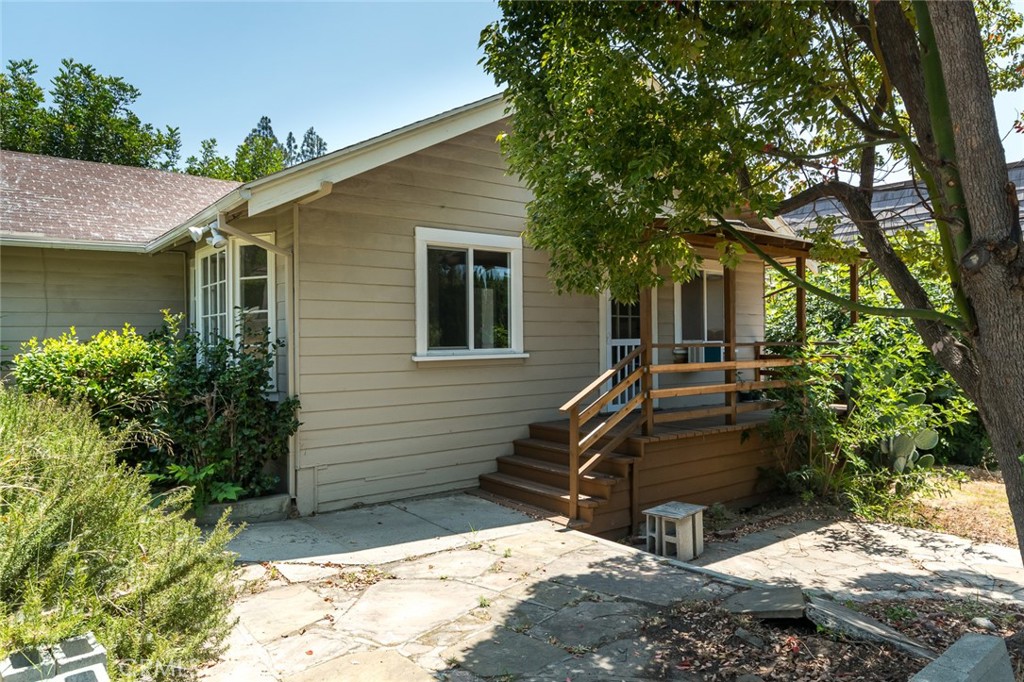 316 W Kenneth Road Property Photo 1