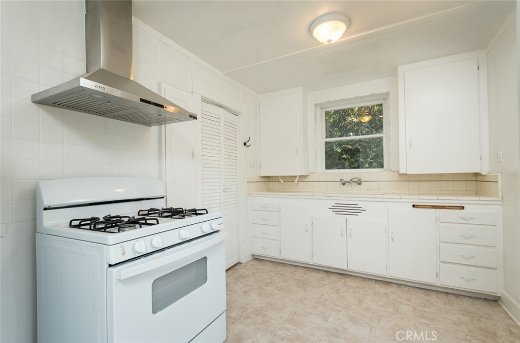 316 W Kenneth Road Property Photo 9
