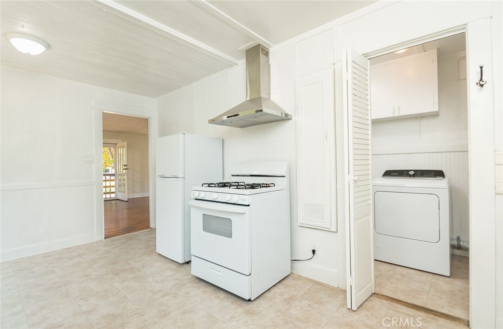 316 W Kenneth Road Property Photo 10