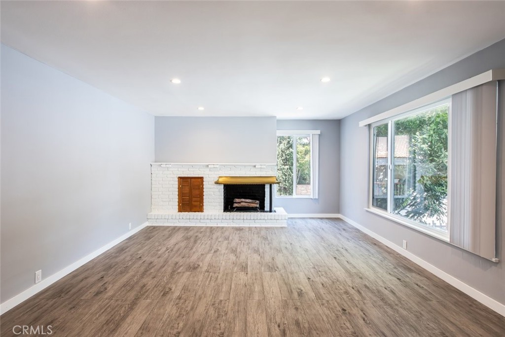 2520 Montrose Avenue Property Photo 13