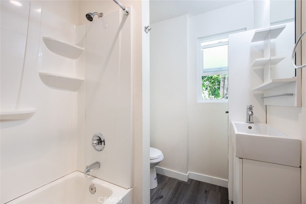 2520 Montrose Avenue Property Photo 15