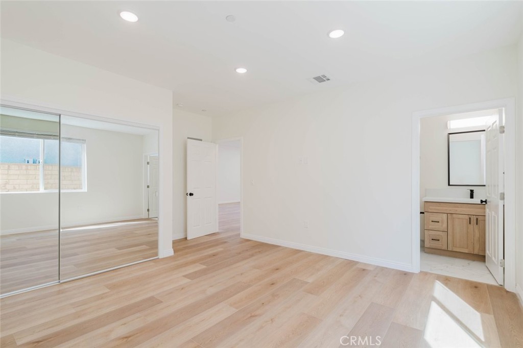 1079 E Elmwood Property Photo 23