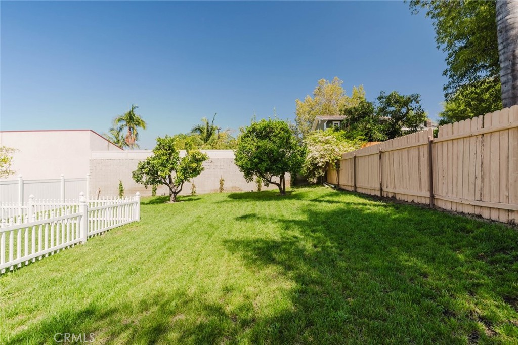 1079 E Elmwood Property Photo 38