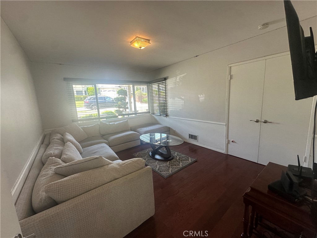 1201 Imperial Property Photo 19