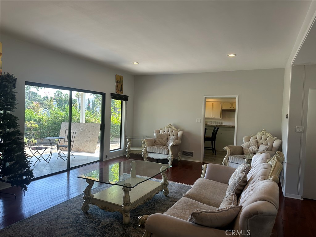 1201 Imperial Property Photo 24