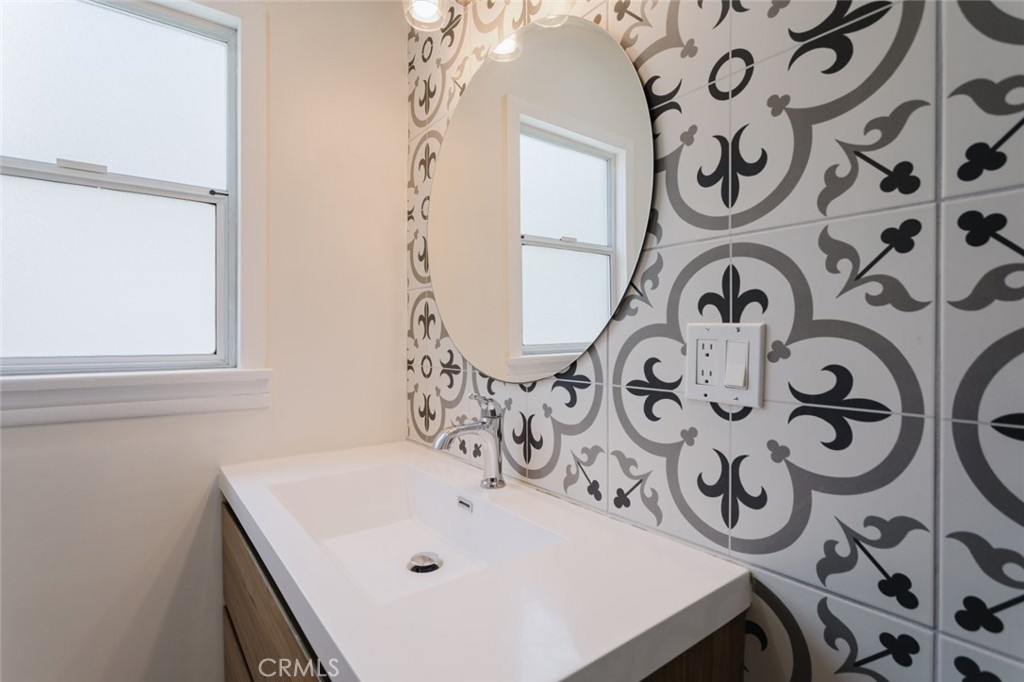 10423 -10425 Mcclemont Avenue Property Photo 35
