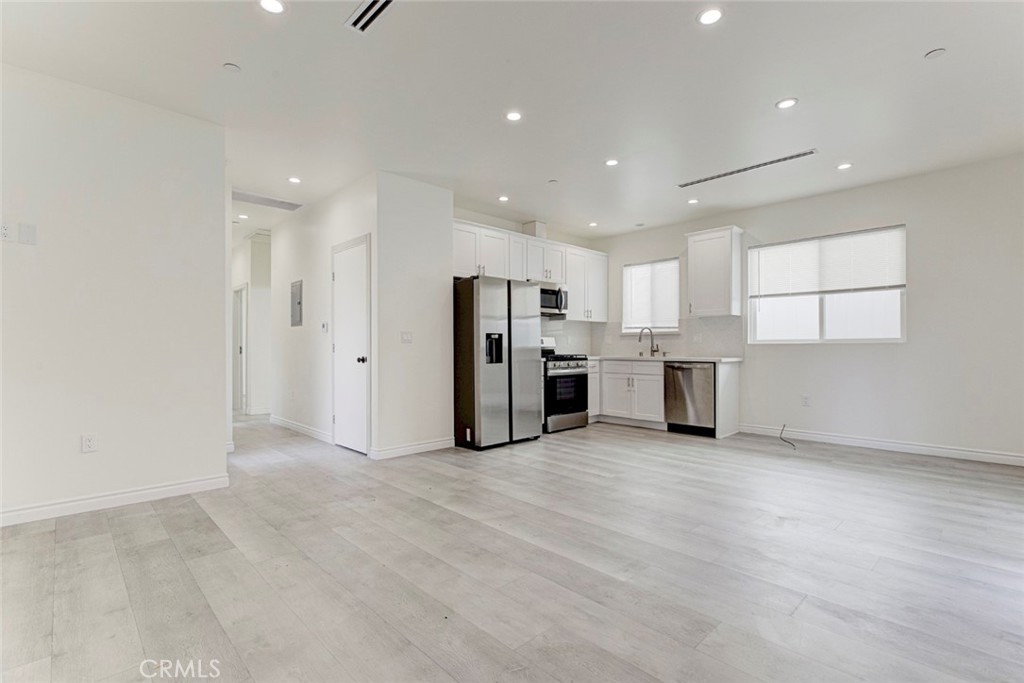 7858 Kyle Property Photo 5