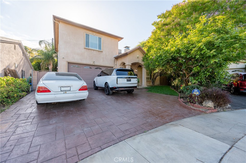 6973 Varna Avenue Property Photo 2