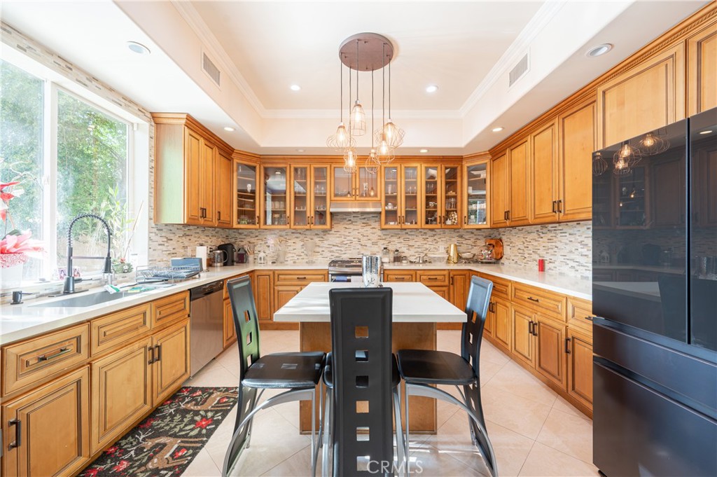 6973 Varna Avenue Property Photo 11