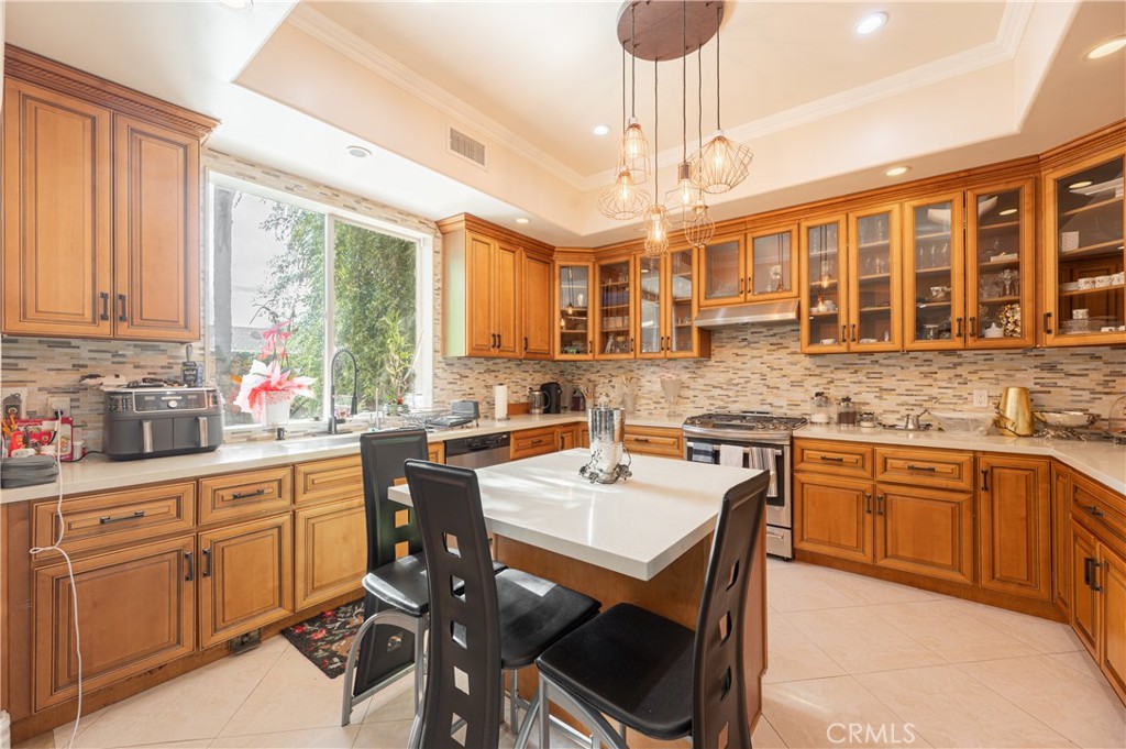 6973 Varna Avenue Property Photo 12