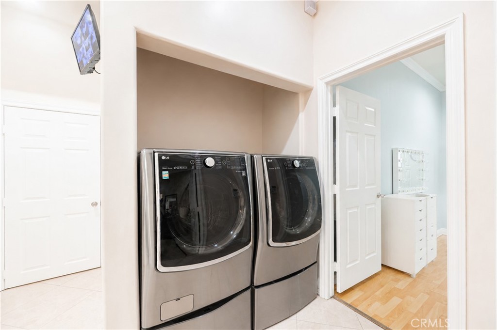 6973 Varna Avenue Property Photo 18
