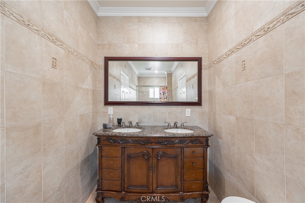 6973 Varna Avenue Property Photo 28