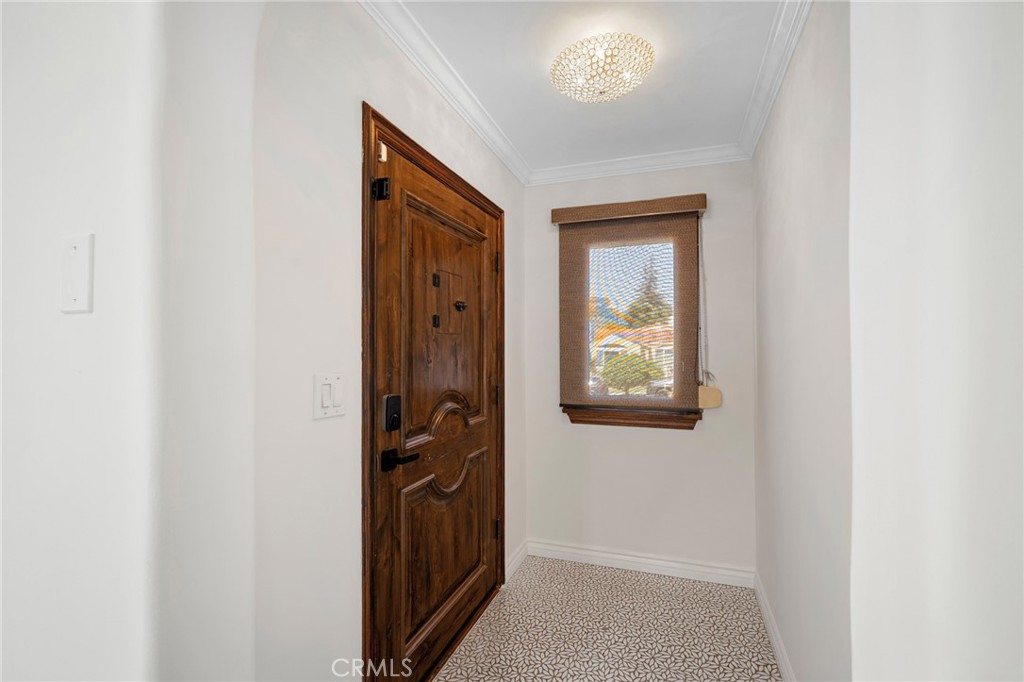1560 Ridgeway Drive Property Photo 2