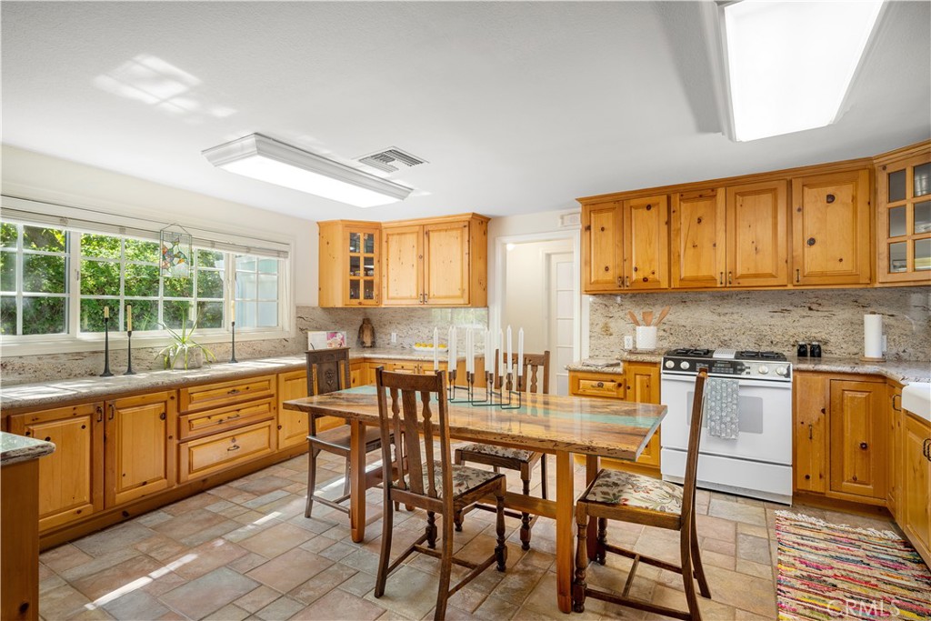12101 Spring Trail Property Photo 5