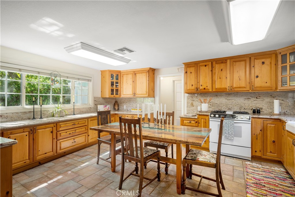 12101 Spring Trail Property Photo 7