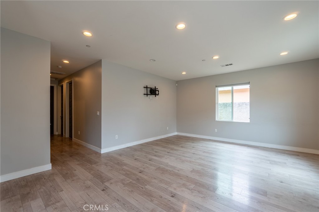 6938 Peach Avenue Property Photo 3