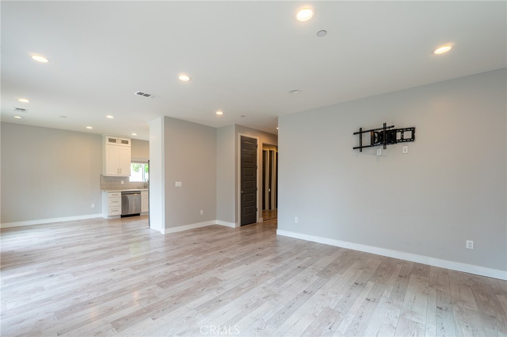 6938 Peach Avenue Property Photo 4