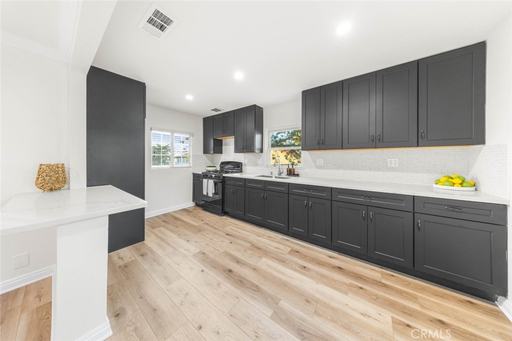 10554 Plainview Property Photo 8