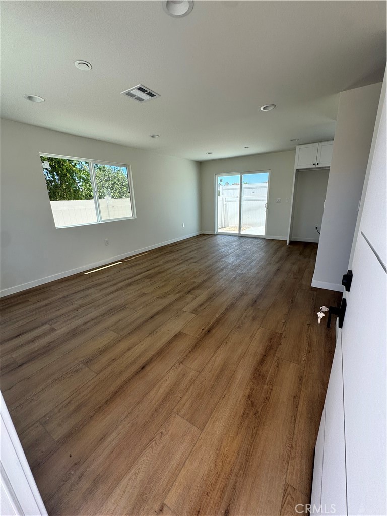 13913 1/2 Del Sur Property Photo 2